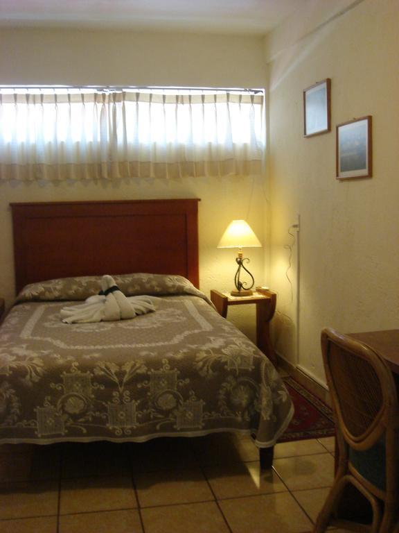 Hotel Y Posada Refugio Independencia Morelia Chambre photo