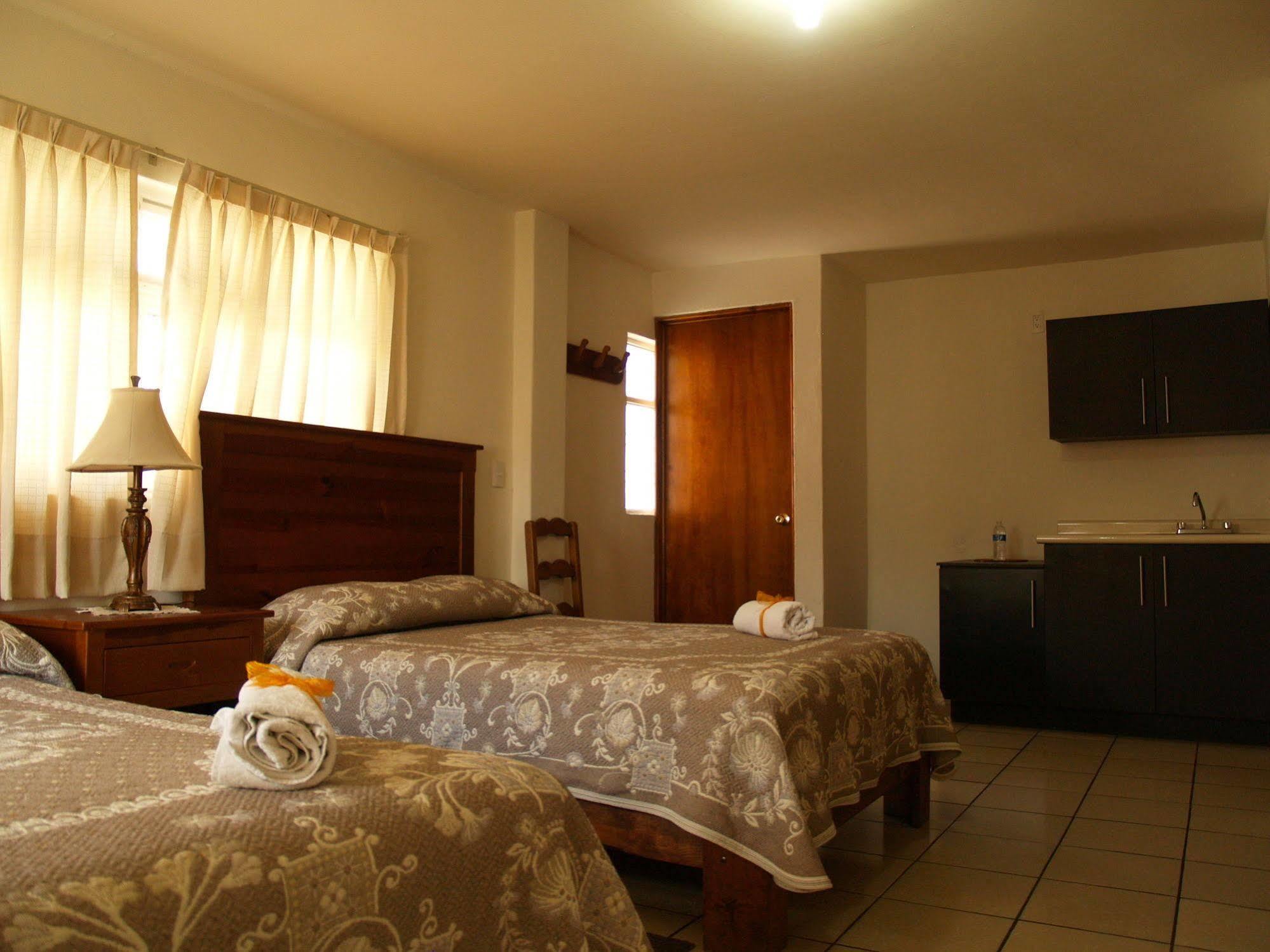 Hotel Y Posada Refugio Independencia Morelia Extérieur photo